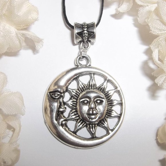 Necklace Sun Moon Star Celestial Unisex Gift 6602 - Picture 1 of 10